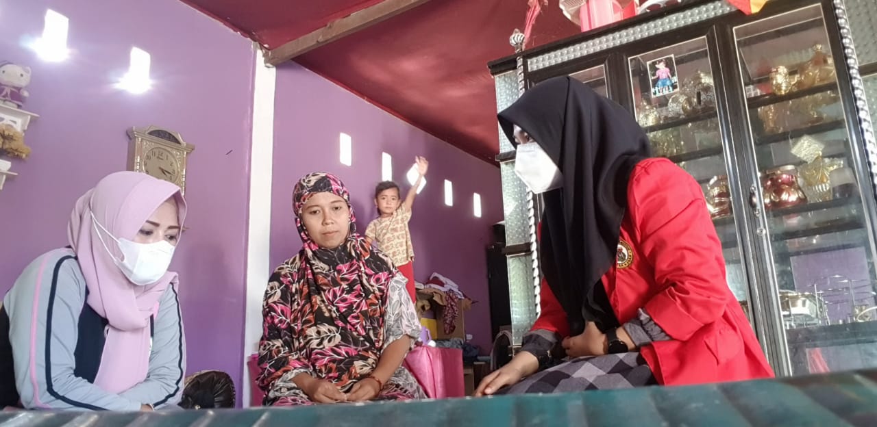 Kunjungan Pertama ke Rumah Ibu Hamil Bersama dengan Ibu Bidan Herlina